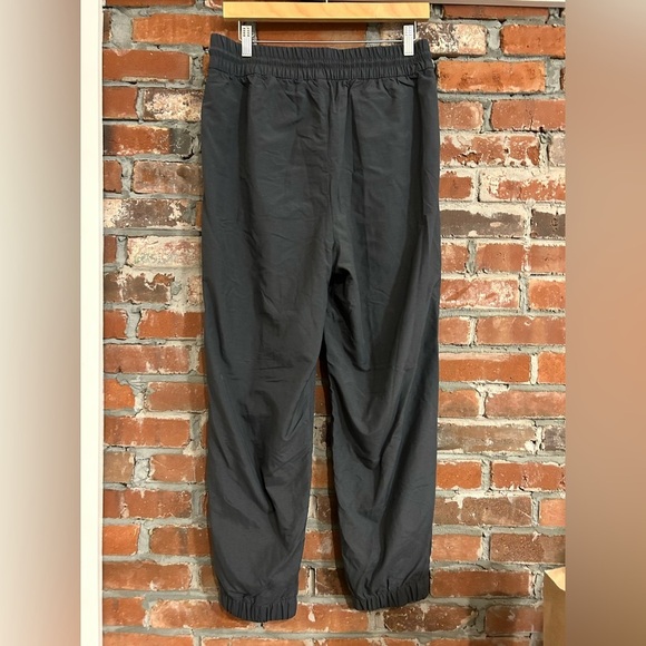 Gap Fit Crinkle Nylon Jogger Size M - Picture 10 of 13